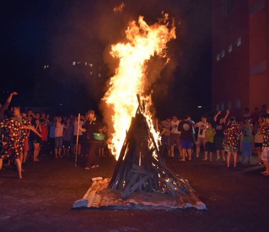 Kỹ năng tổ chức lửa trại