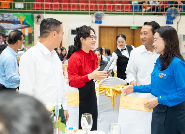 HÌNH VỚI C TRANG
